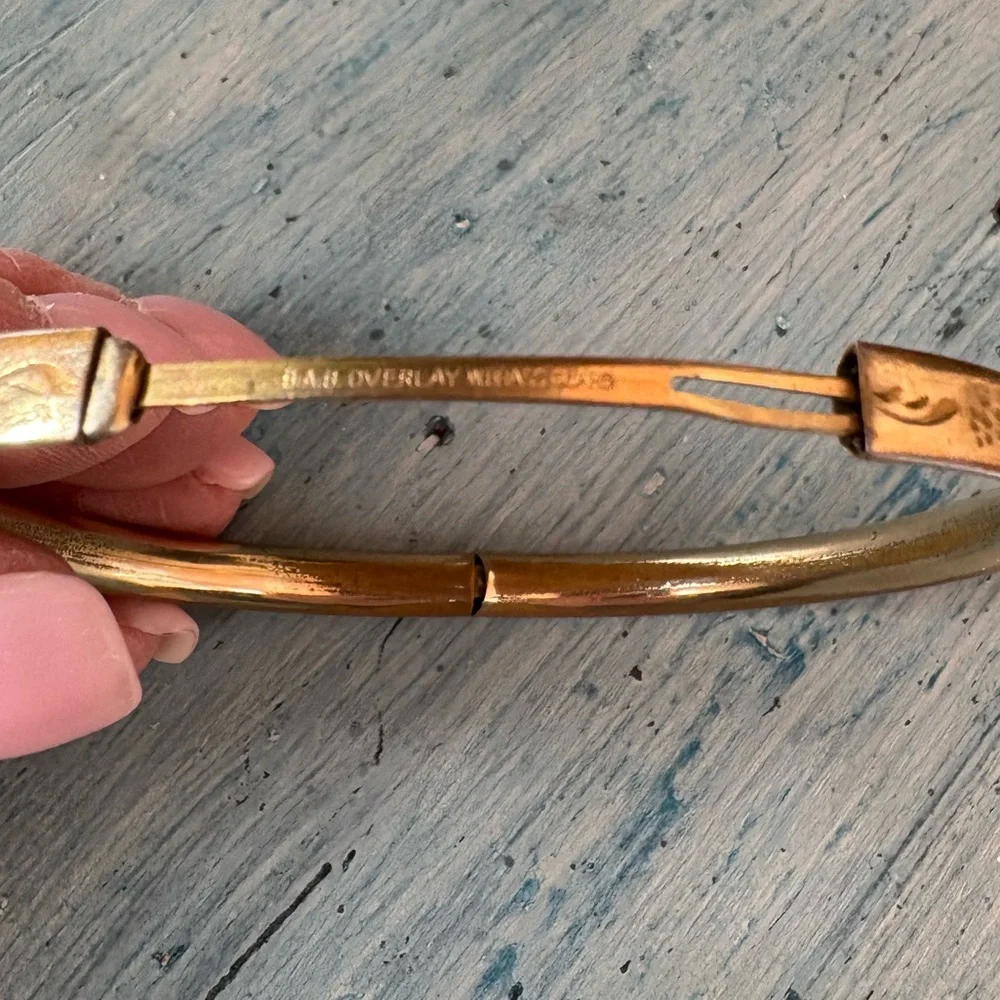 Sweet Vintage Victorian Rolled Hollow Gold Bangle Bracelet with Etched Design - Picture 3 of 13